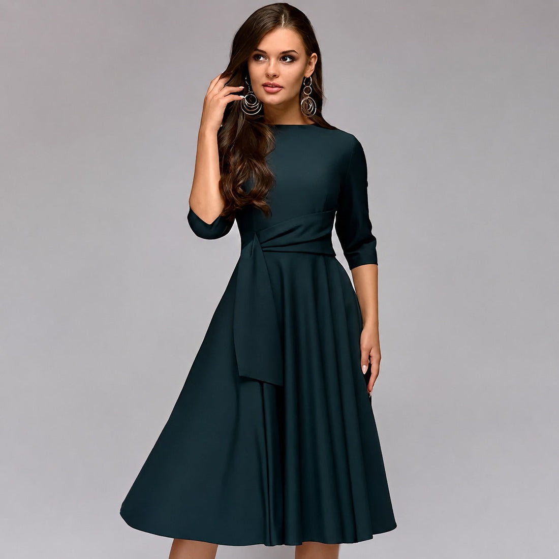 Ivaney - Ein edles Damenkleid