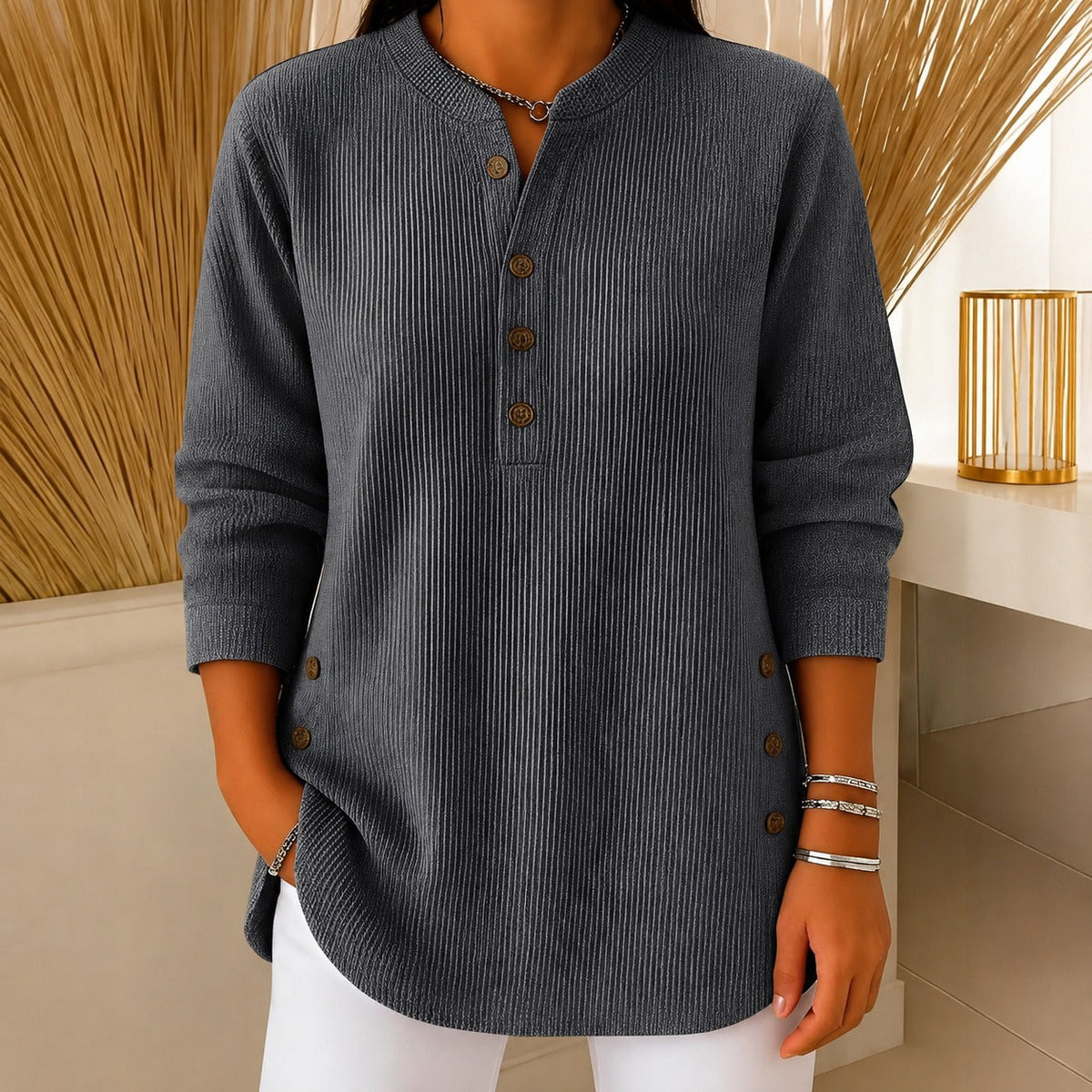 Jocelyn - Ein komfortabler Damenpullover mit Knöpfen