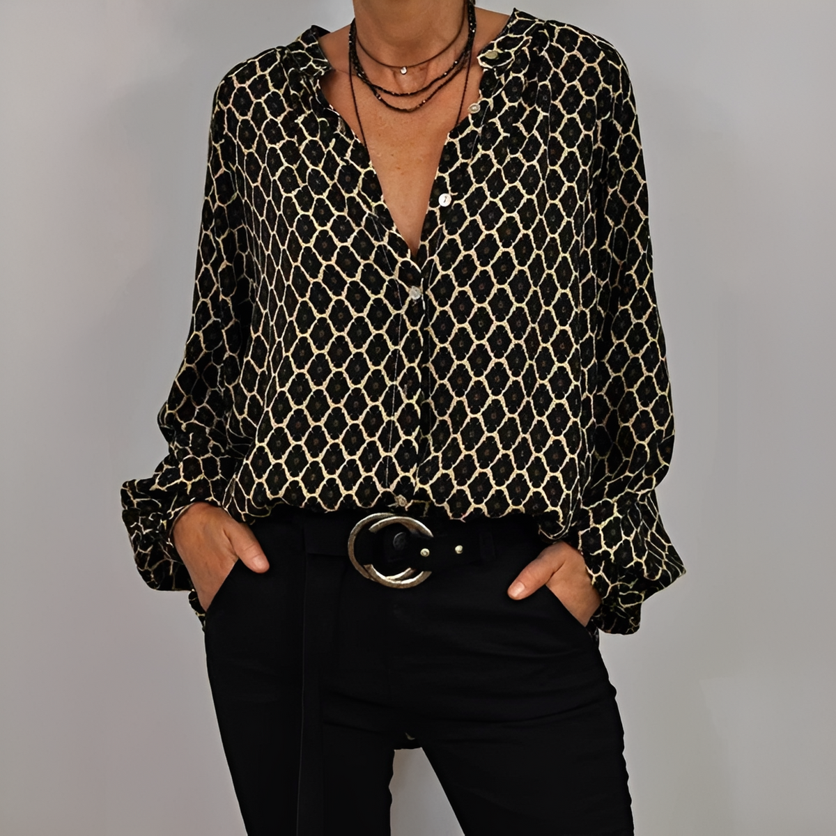 Lena - Elegante V-Ausschnitt-Bluse