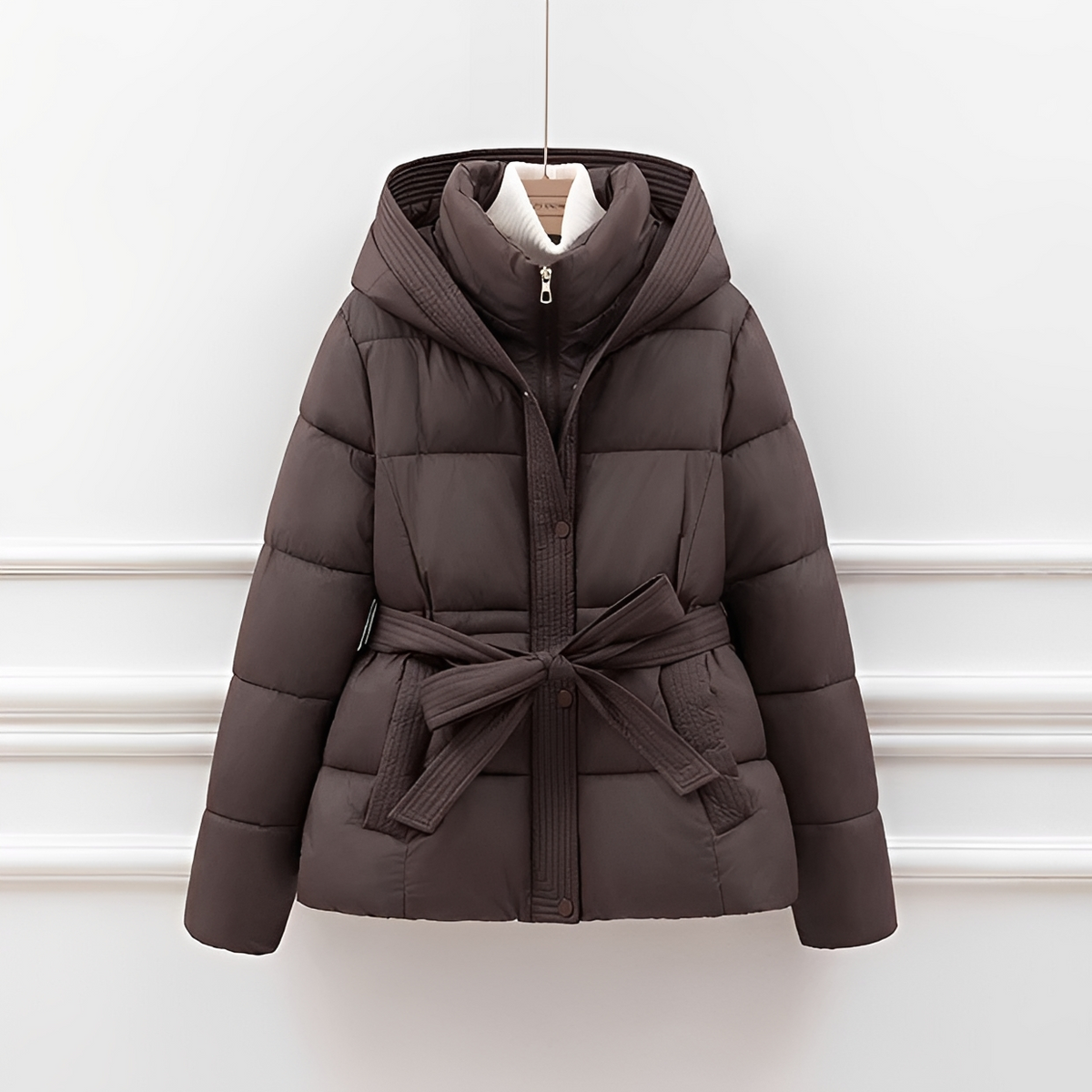 Jackalyn - Flauschige Jacke mit Kapuze und Gürtel