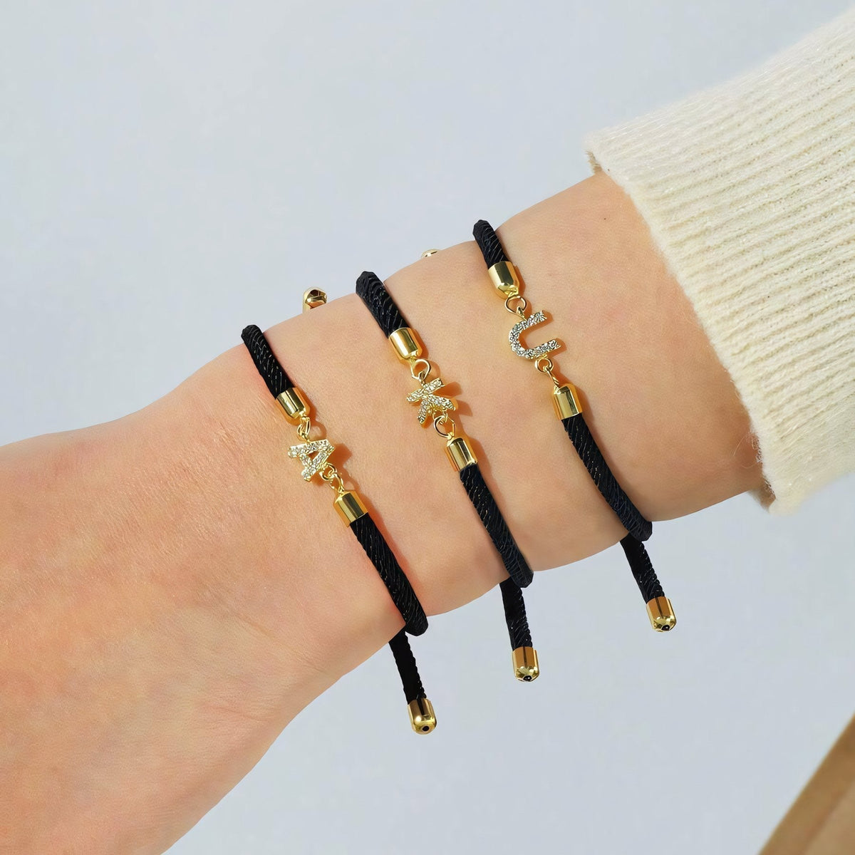 Calla – Flexibles Armband mit eingraviertem Anfangsbuchstaben