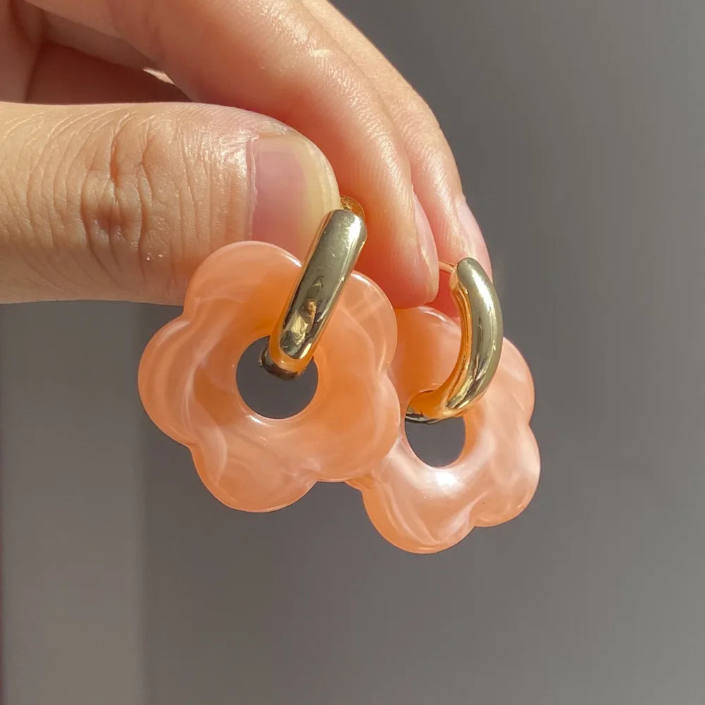 Florella – Elegante Blumenohrringe aus Kunstharz