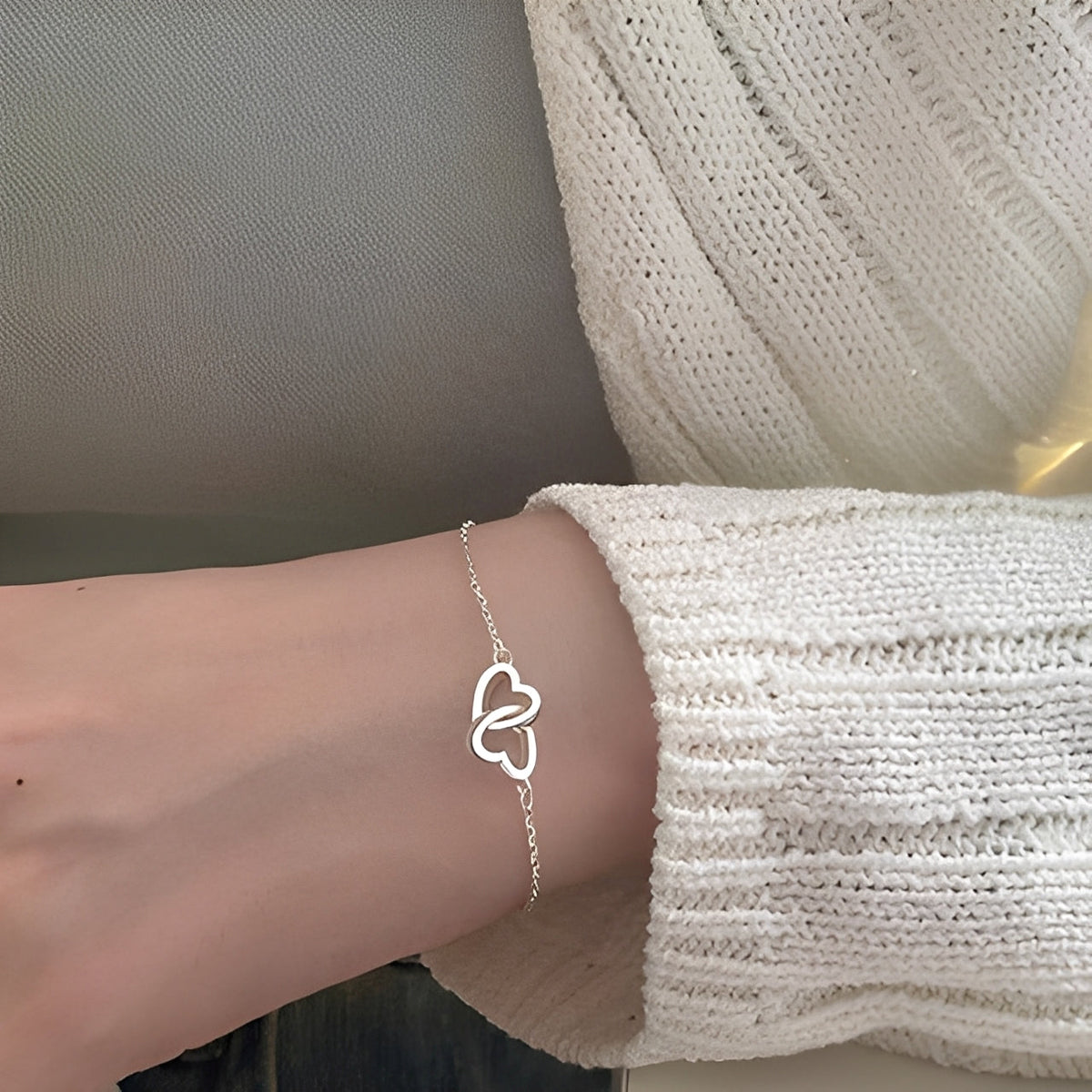 Amara – Armreif mit doppeltem Herzsymbol