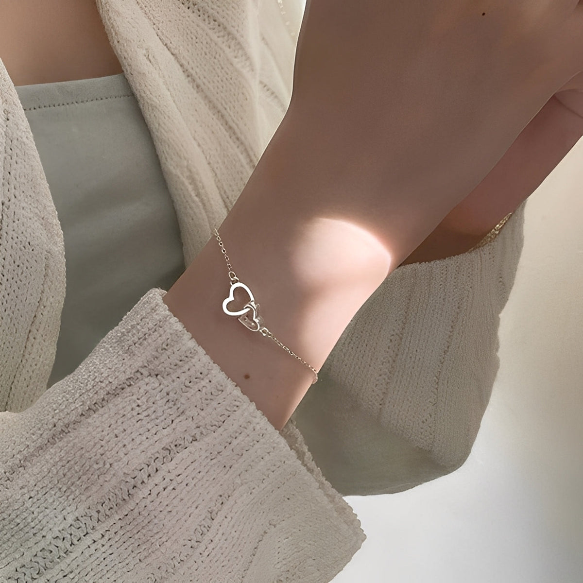 Amara – Armreif mit doppeltem Herzsymbol