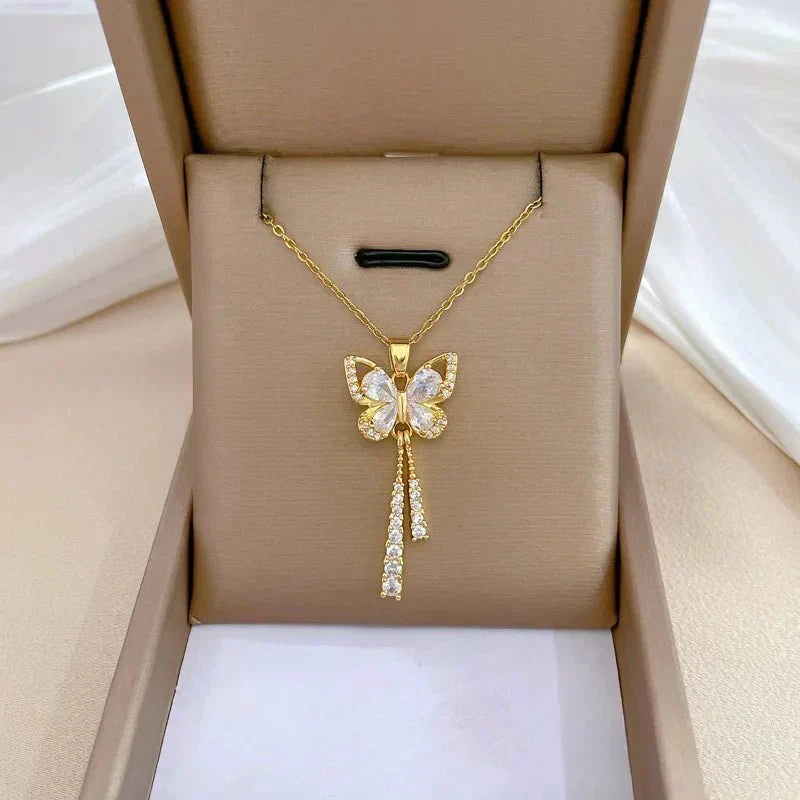 Avie – Funkelnde Schmetterlingshalskette mit Diamanten