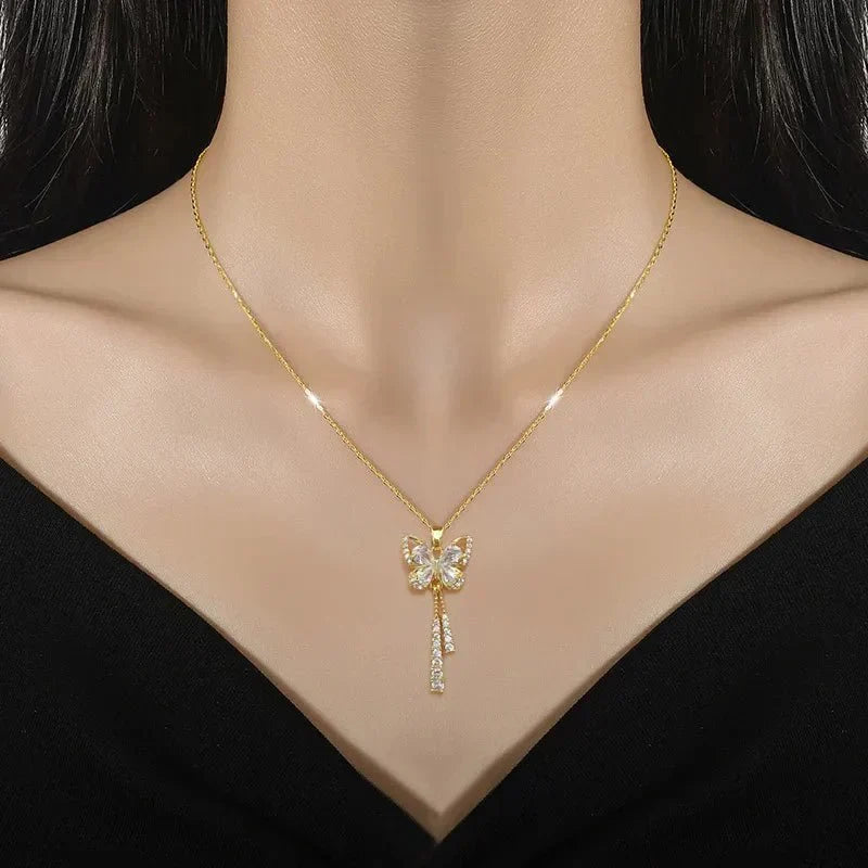 Avie – Funkelnde Schmetterlingshalskette mit Diamanten