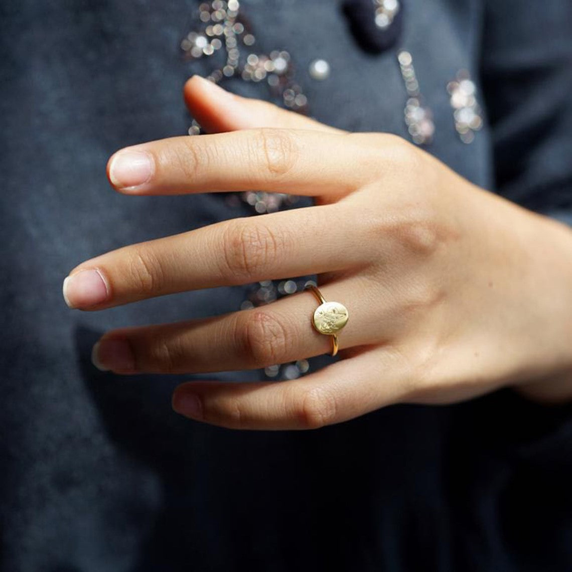 Blumen-Geburtsring - Eleganter personalisierter Ring