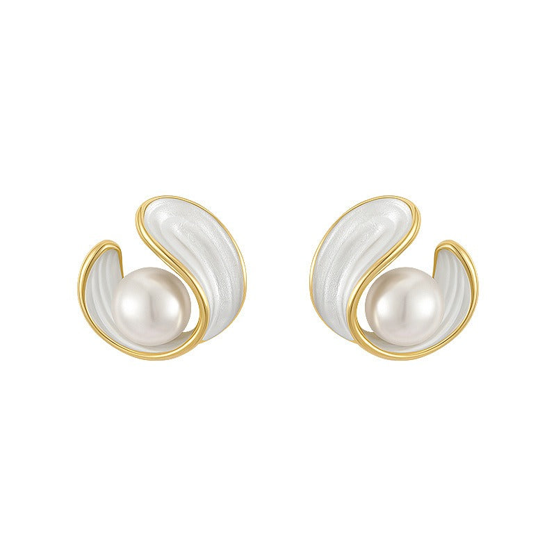 Alina – Exquisite Ohrringe mit weißem Opal, Perle und Gold