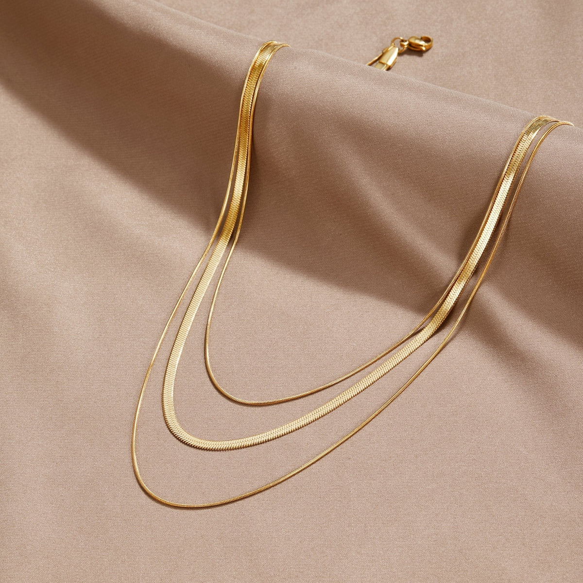 Alix – Mehrreihige Halskette in Gold