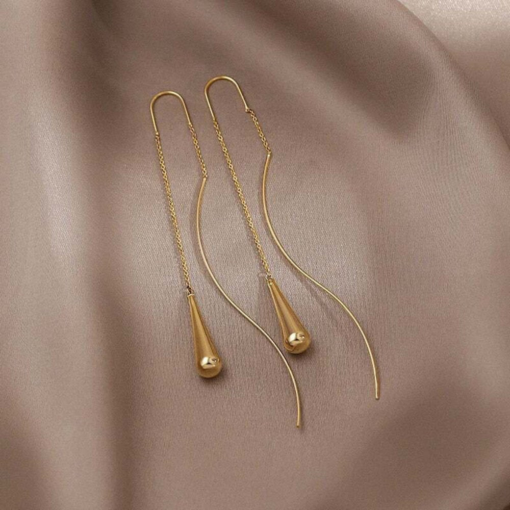 Amaris – Tropfenohrringe in Gold mit Fransen