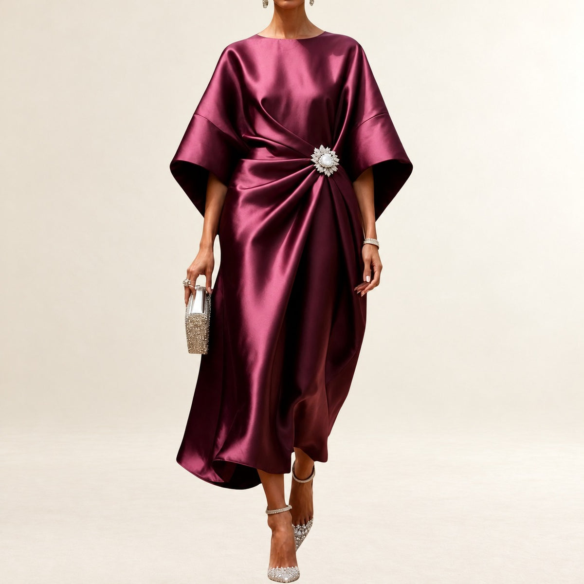 Damen Midi-Kleid mit Schiffskragen-Ausschnitt und weiten Kimonoärmeln - seitliche Drapierung mit Brosche
