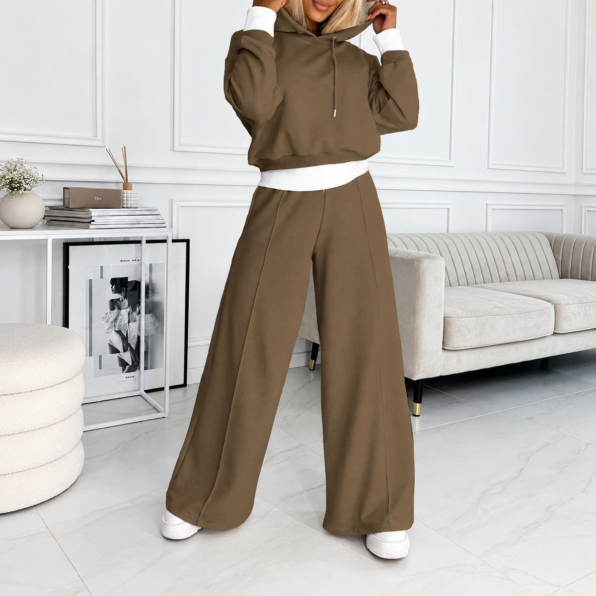 Damen Outfit-Set - Kapuzenpullover mit cropped Schnitt und Weite-Hose mit Elastbund