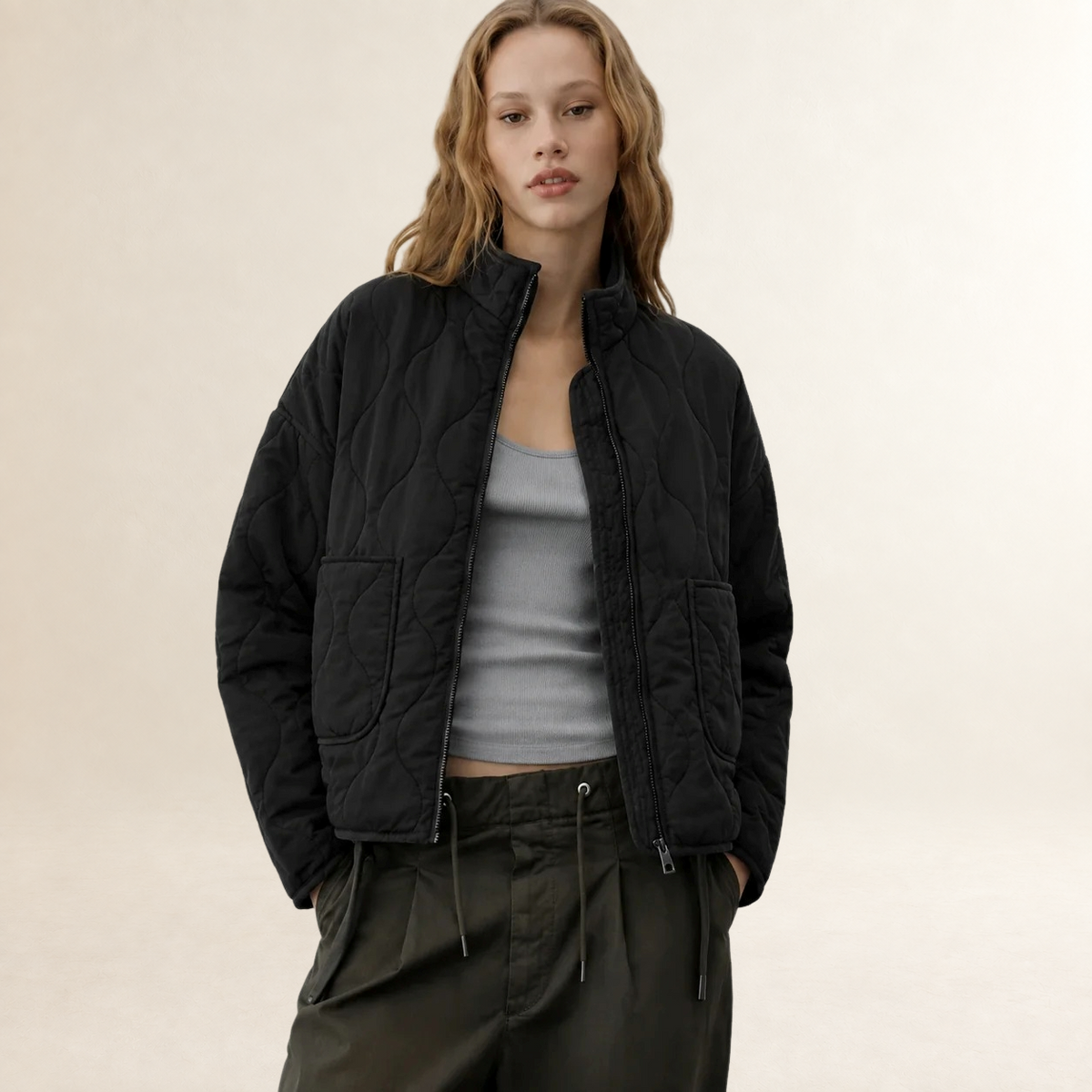 Damen Steppjacke mit hohem Kragen und großen Pattentaschen - Relaxter Schnitt