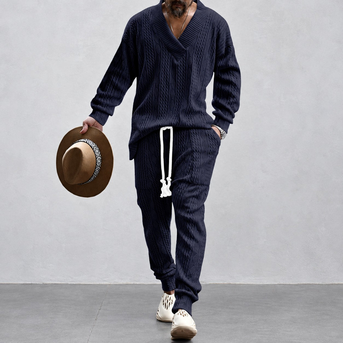 Herren Athleisure Set mit V-Ausschnitt Langarmshirt und Jogginghose - Relaxed Fit