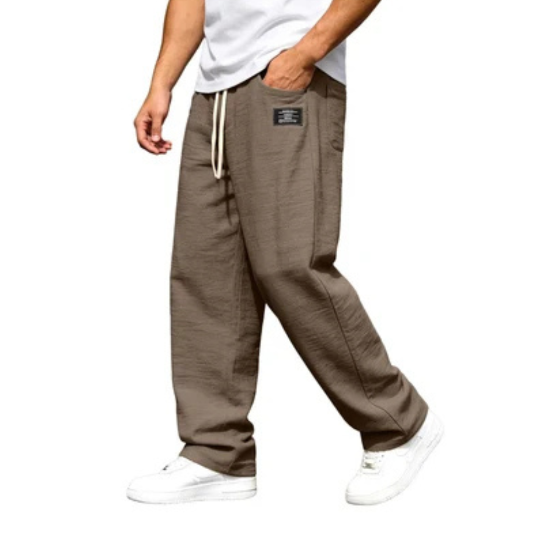 Herren Straight-Leg Pants – elastischer Bund mit Drawstring, seitliche Eingrifftaschen, elastische Taille, gerades Bein, Patch-Detail
