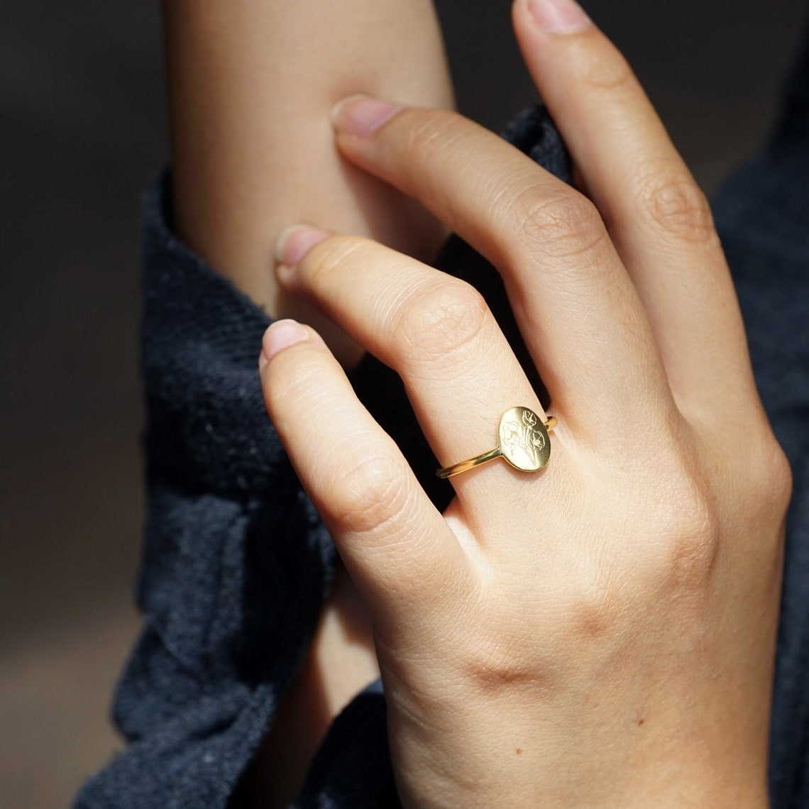 Blumen-Geburtsring - Eleganter personalisierter Ring