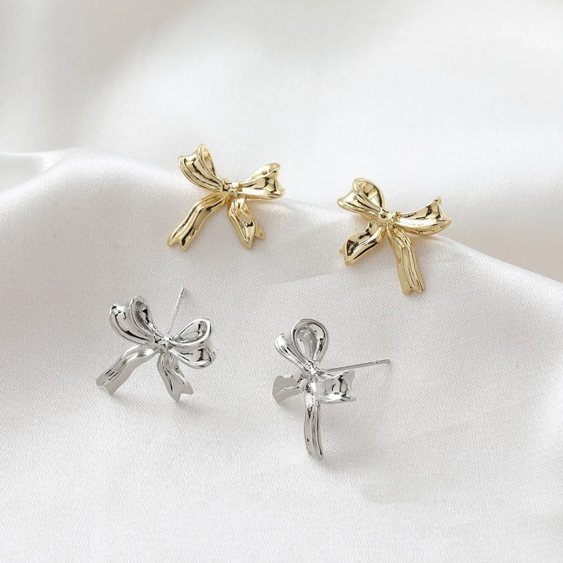 Ohrringe in Weißgold mit Schleifenmotiv - Knopfohrringe im Schleifenstil
