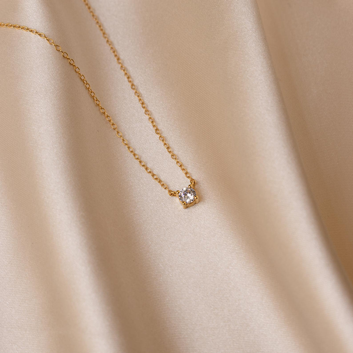 Elegantes Diamanten-Halsband - Halskette mit Stein-Applikationen