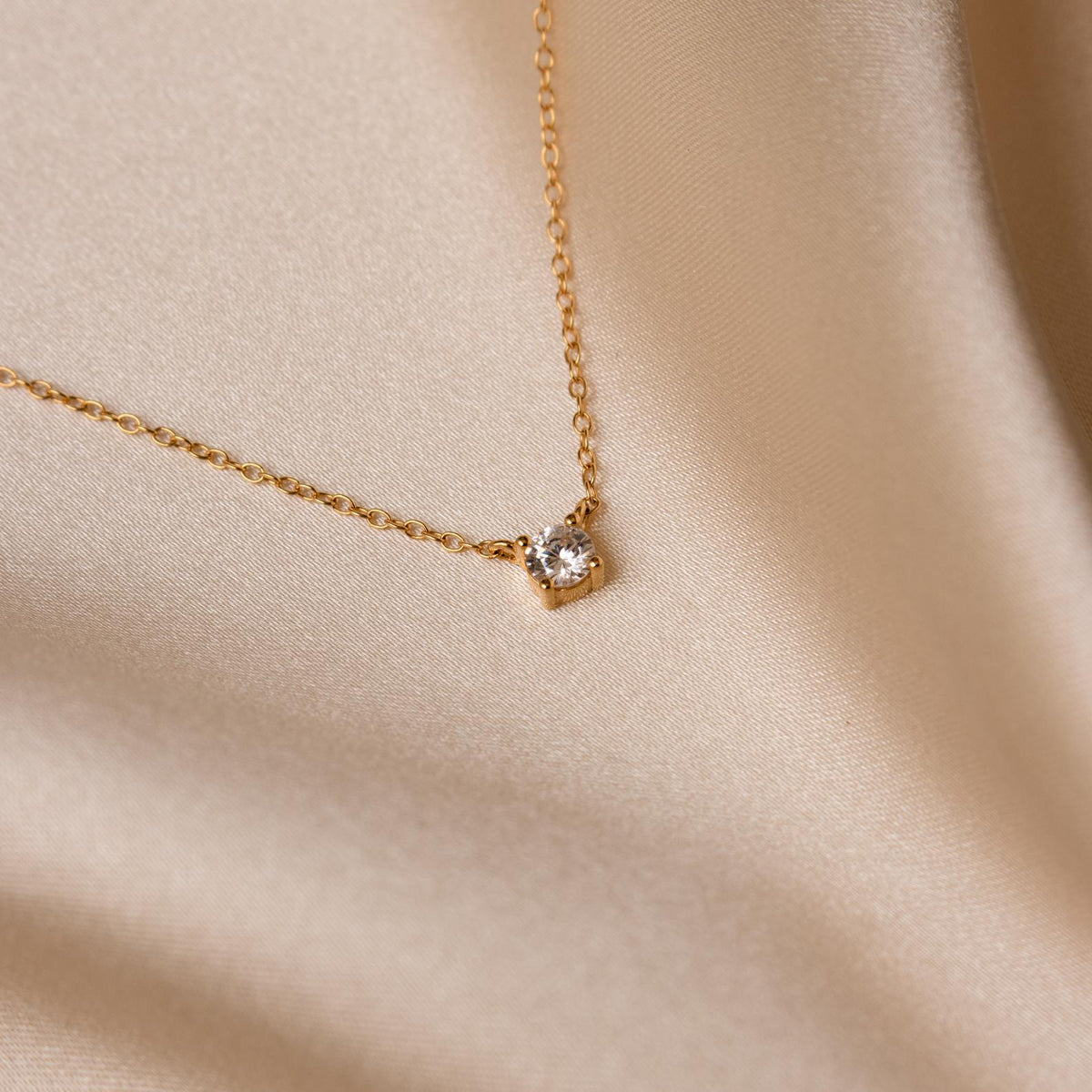 Elegantes Diamanten-Halsband - Halskette mit Stein-Applikationen