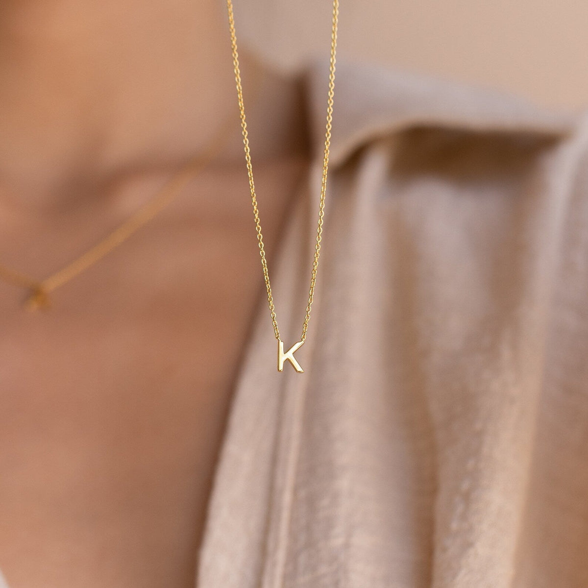 Elegantes Halsband mit Initialen - Stilvolles Schmuckstück mit Buchstaben