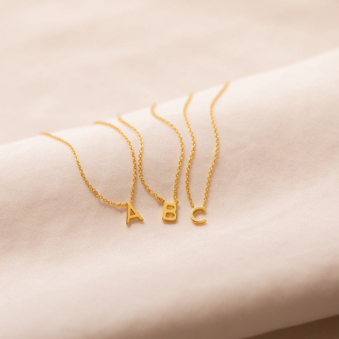 Jasmin – Elegante Halskette mit persönlichem Anfangsbuchstaben
