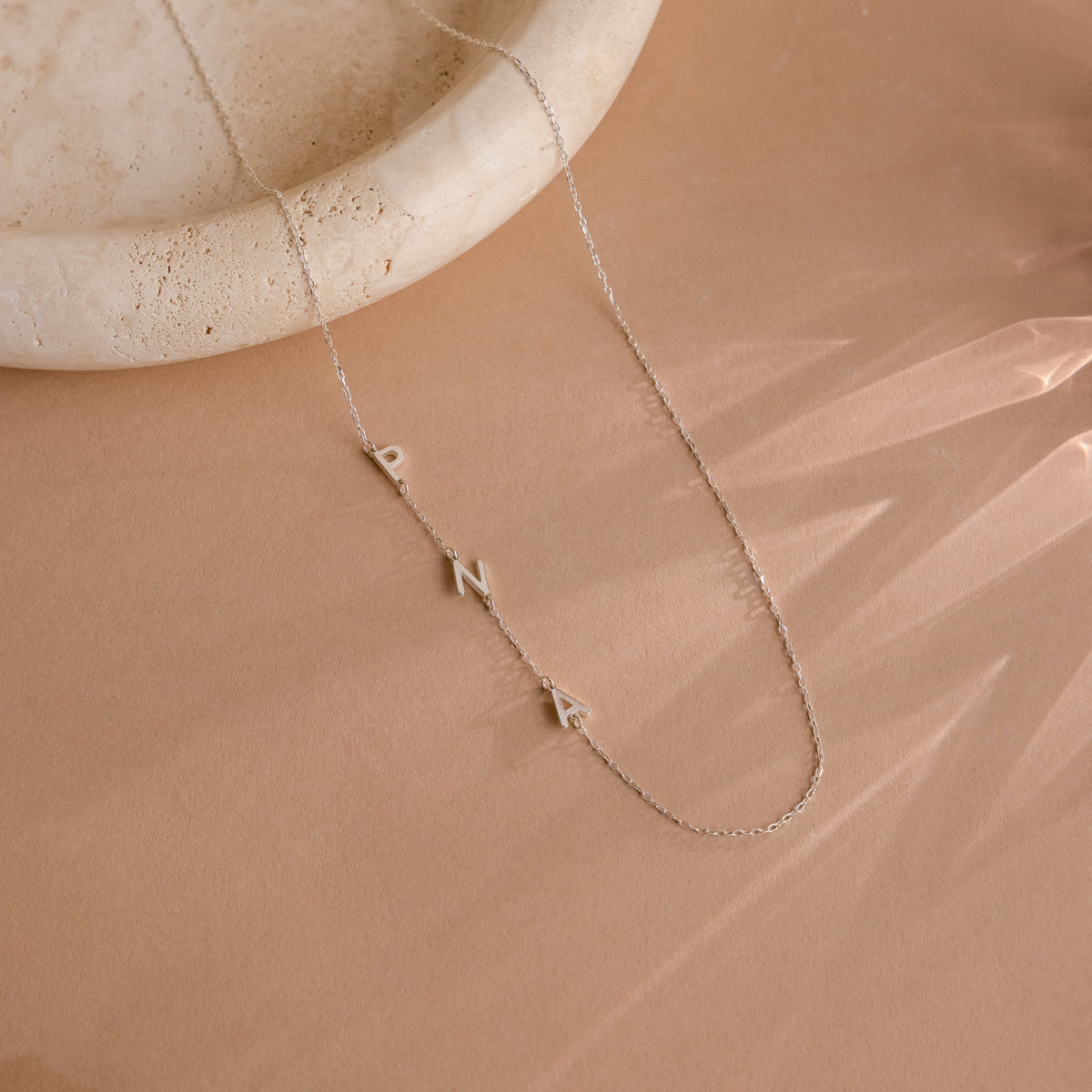 Halsband mit seitlichen Buchstaben - Einzelbuchstaben-Halsband