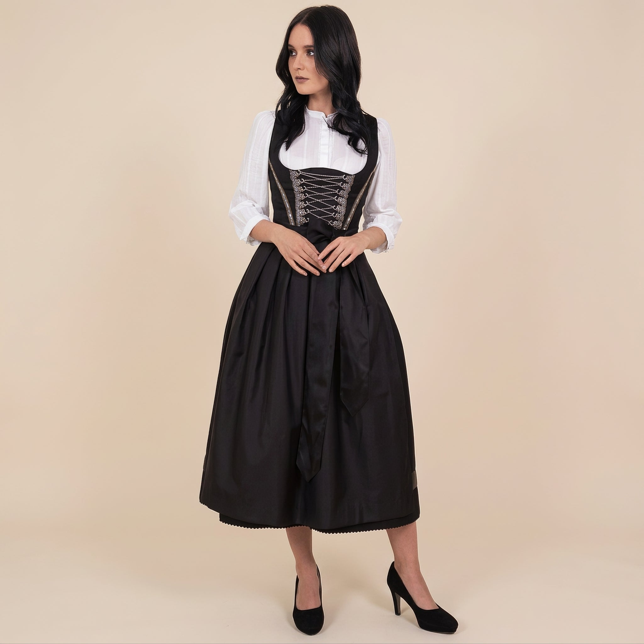 Nina - Modernes Oktoberfestkleid mit langen Ärmeln