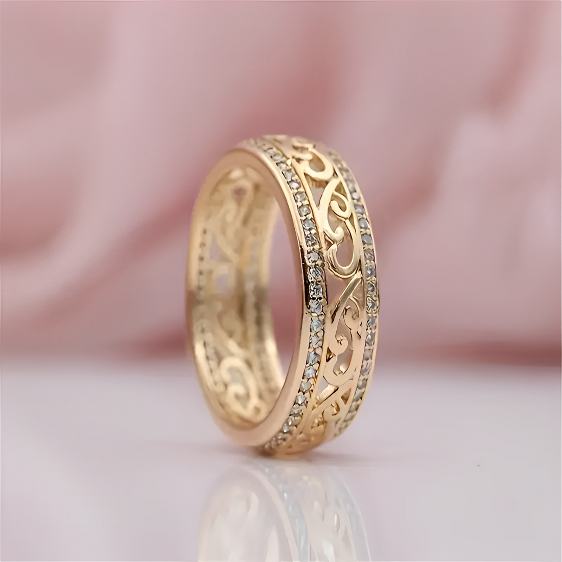 Jevy – Breiter goldener Ring mit Öffnungen