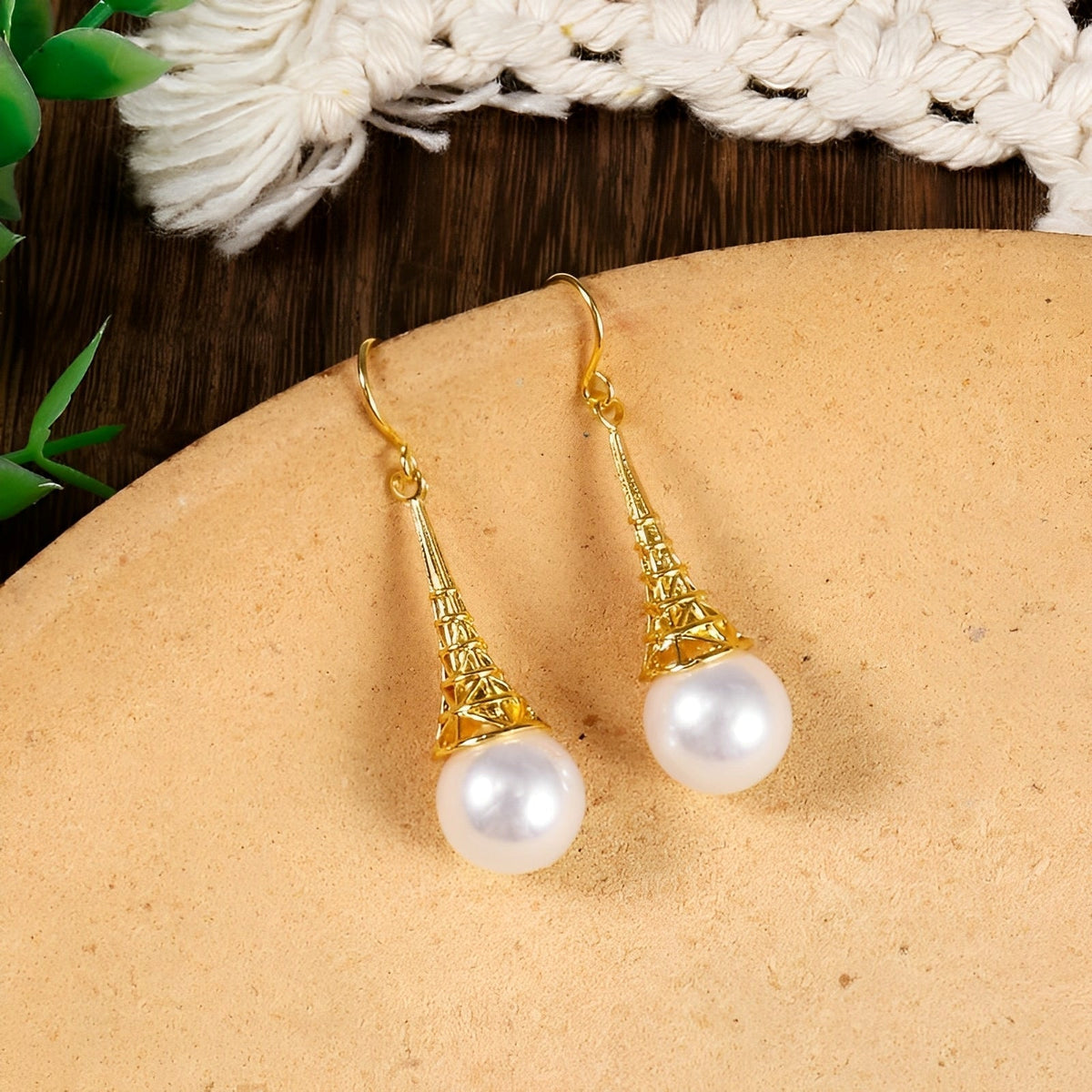Feliza – Vintage-Goldohrringe mit schwingenden Perlen
