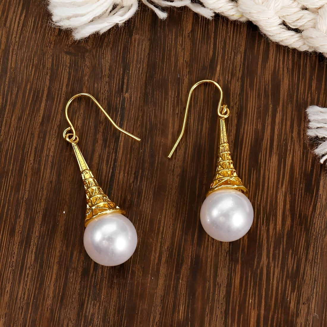 Feliza – Vintage-Goldohrringe mit schwingenden Perlen