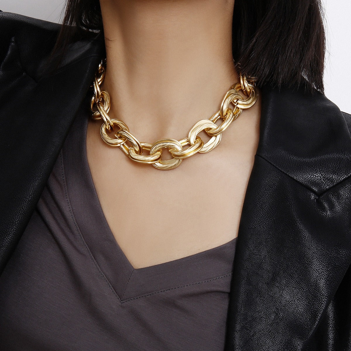 Alessia – Halskette mit breiten goldenen Gliedern