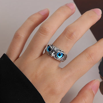 Niva – Anpassbarer Amulett-Ring in Silber und mit Opal