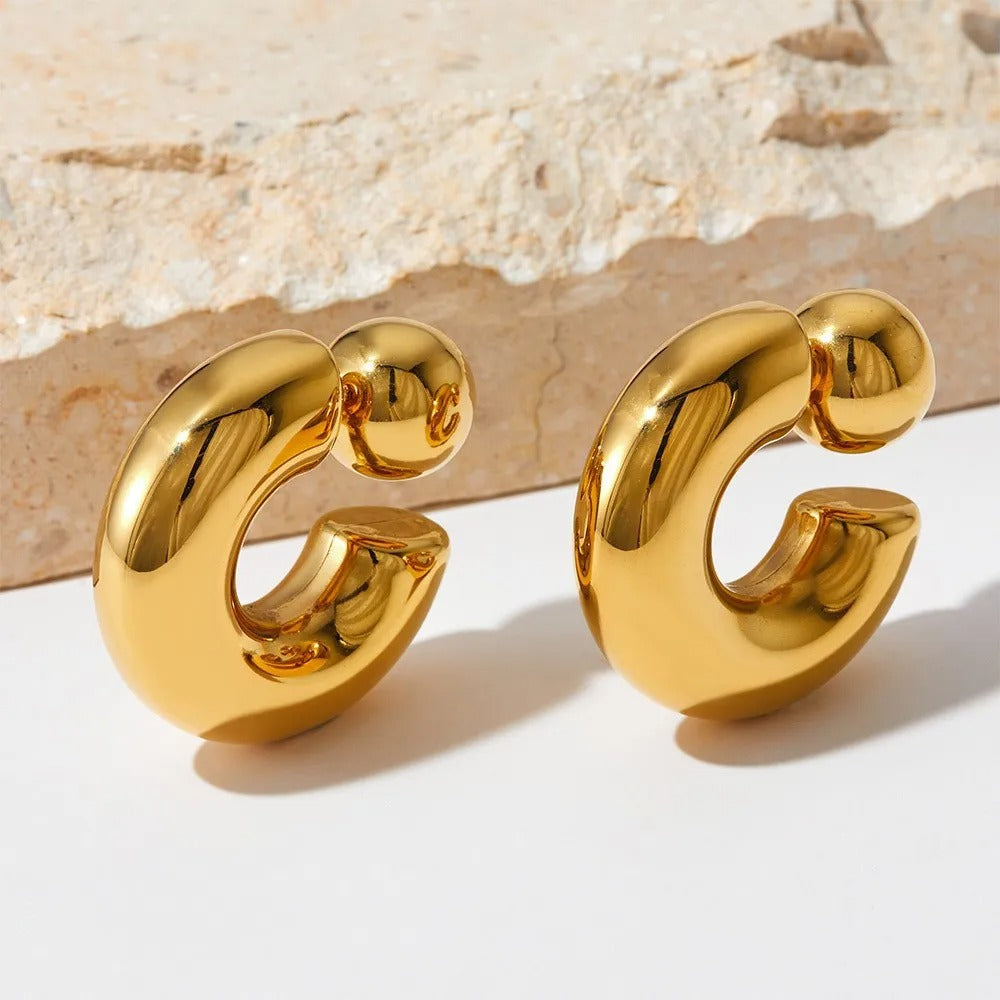 Ayla – Breite Ohrringe in Gold