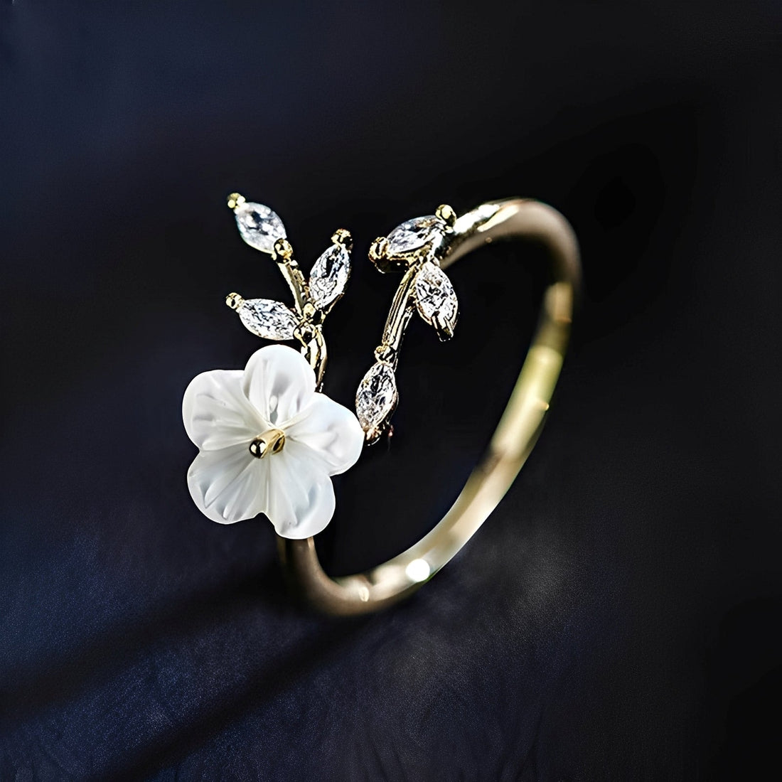 Mayla – Blumenring mit weißen Blüten und Zirkonias