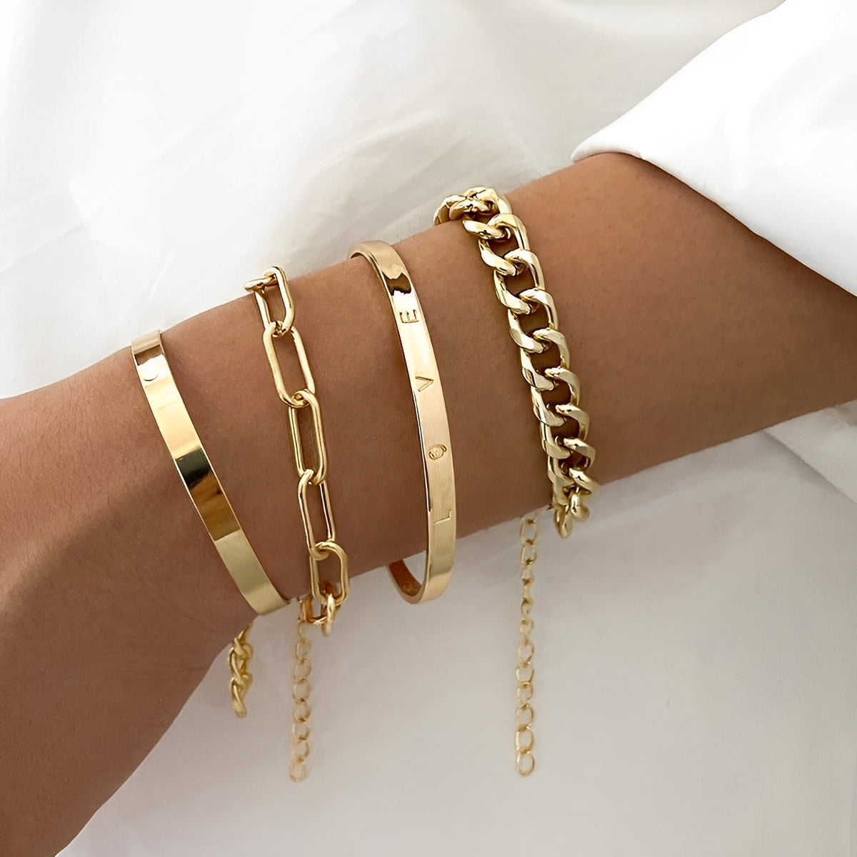 Elari – Set von 4 eleganten Armbändern für das Handgelenk