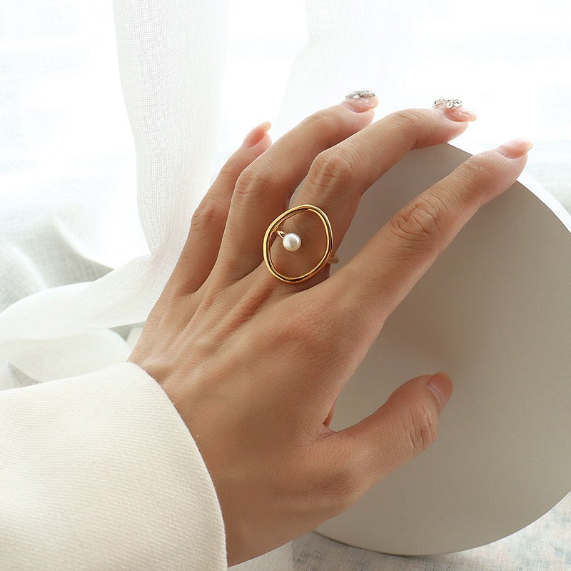 Rana – Goldring mit ovaler Perle