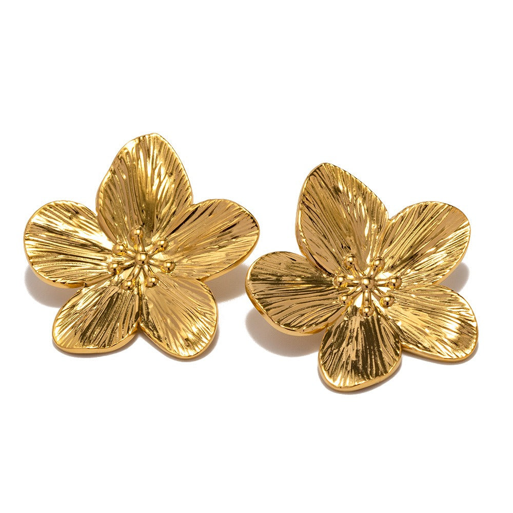 Rianne – Ohrringe mit Blumenmotiv in Gold