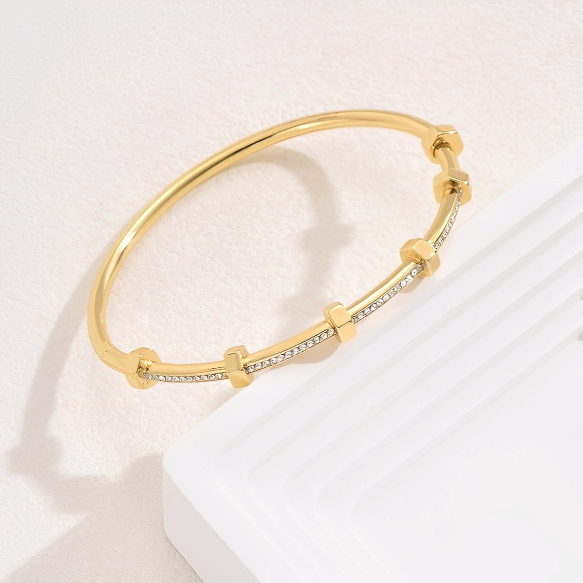 Amy – schimmerndes goldenes Armband