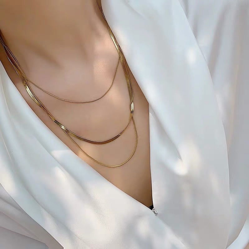 Ashley – Dreireihige Schlangenkette in Gold