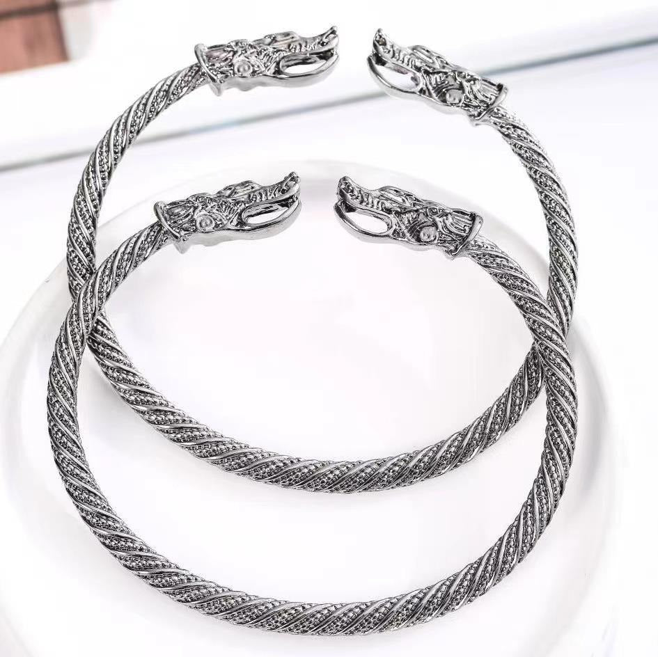 Ragnar – Wikingerarmband im antiken Silberdesign für Männer
