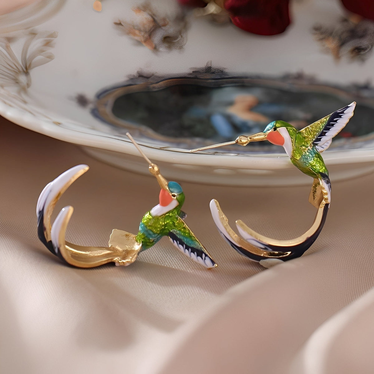 Wendy – Vintage-Emaille-Kolibri-Ohrringe
