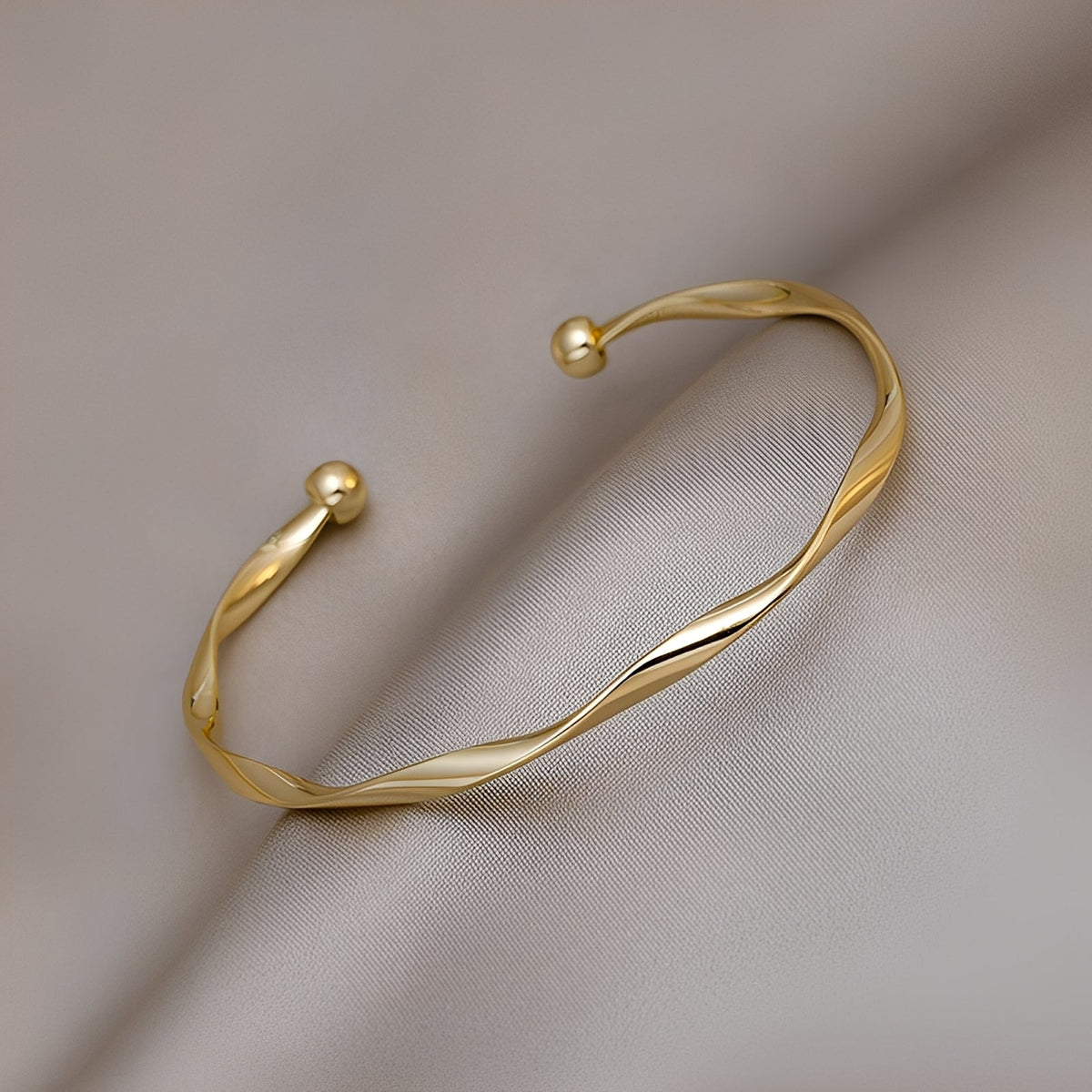 Lara – Armband in Gold mit Stil