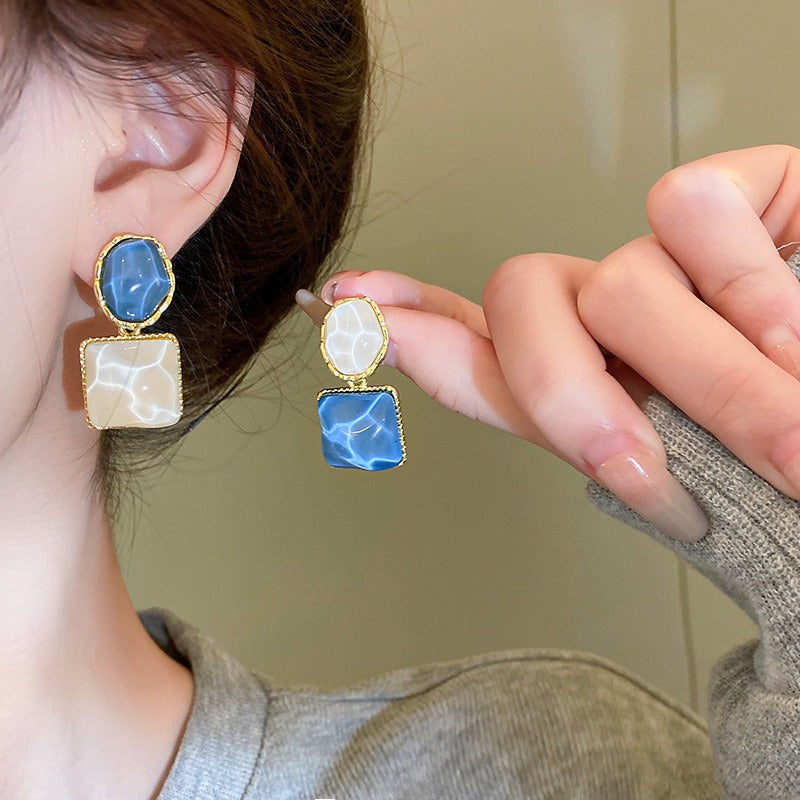 Lianne – Geometrische Ohrringe aus Emaille