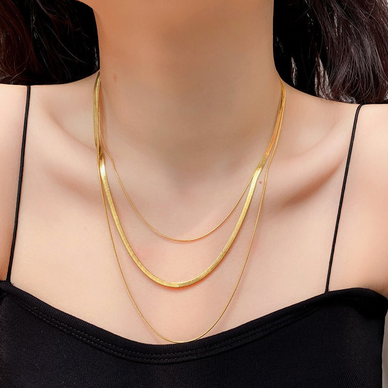Ashley – Dreireihige Schlangenkette in Gold