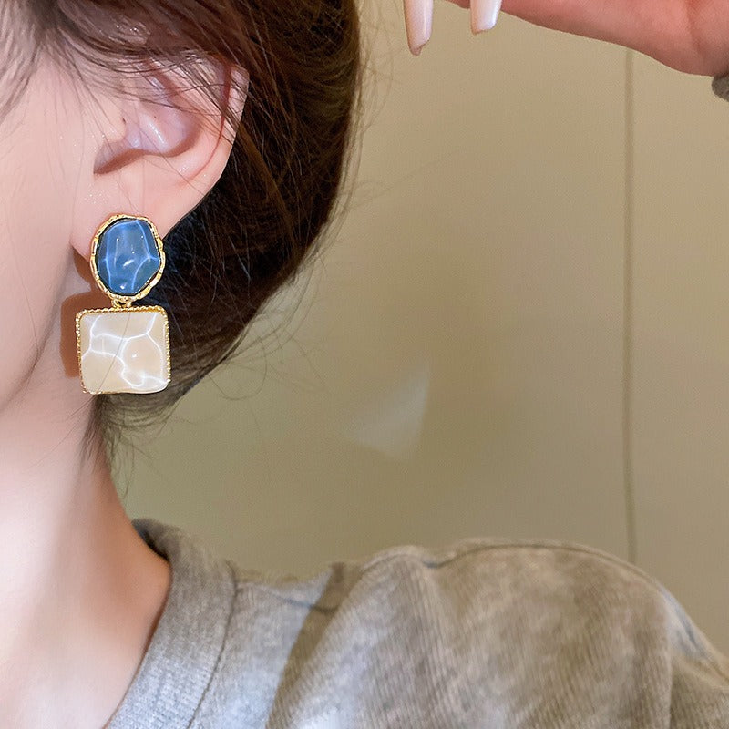 Lianne – Geometrische Ohrringe aus Emaille