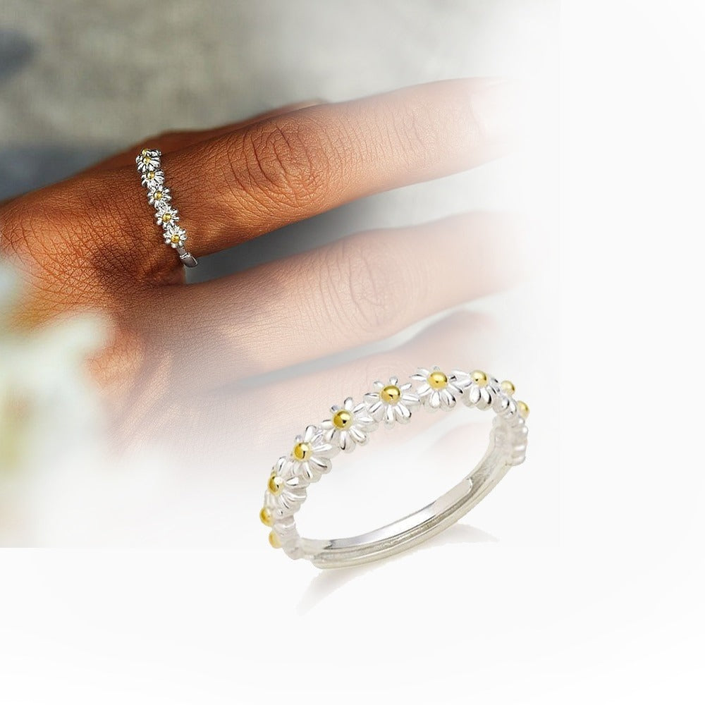 Dahliana – Flexibler Ring mit Margerite aus Silber und handbemaltem Emaille