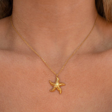 Halskette mit goldenen Seestern
