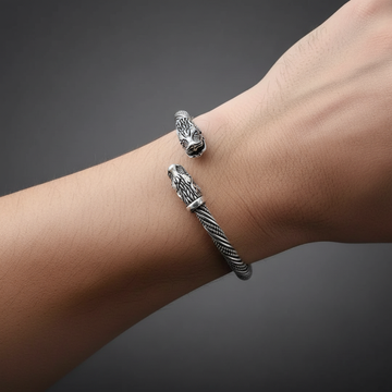 Ragnar – Wikingerarmband im antiken Silberdesign für Männer