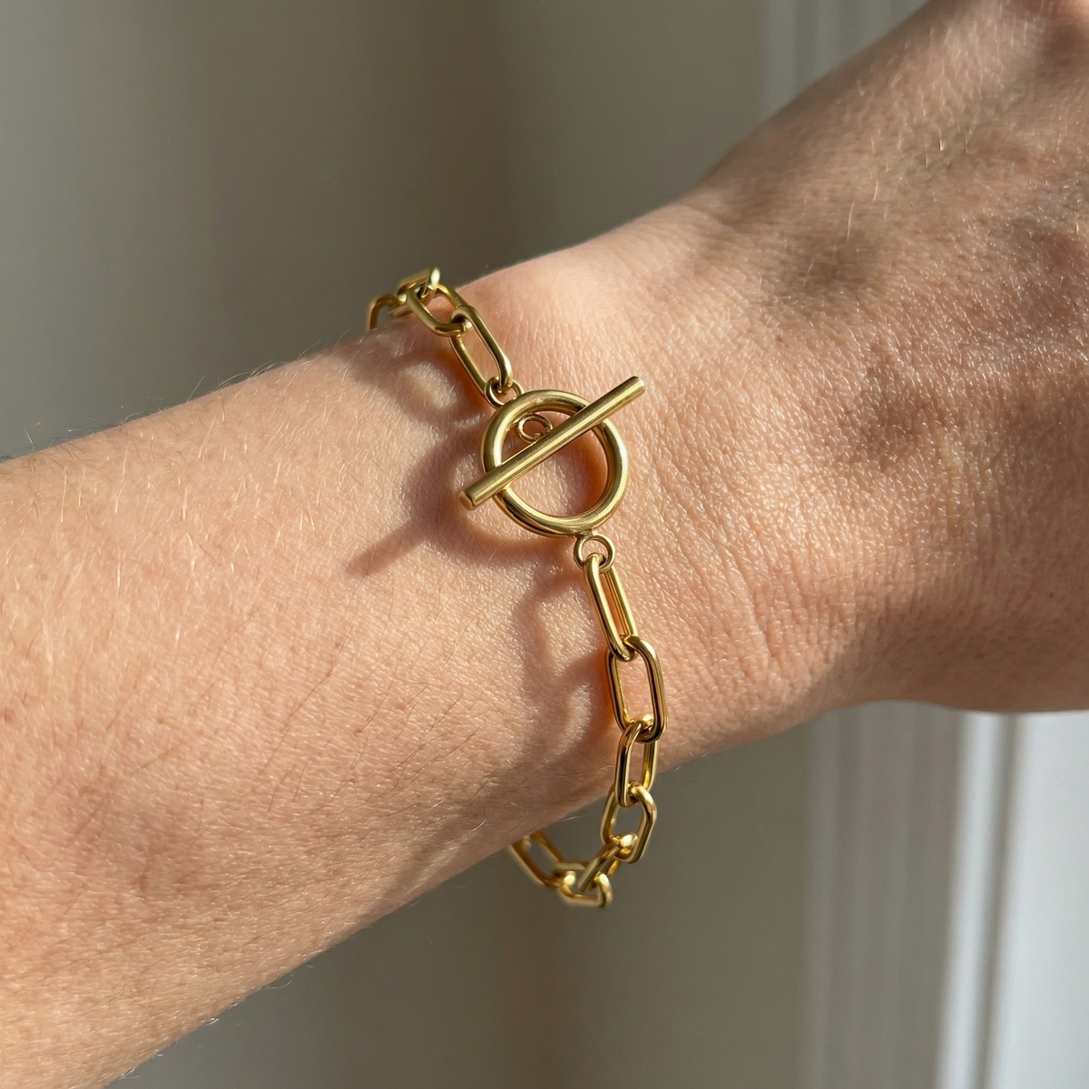 Millie – T-Bar-Armband mit rechteckigen goldenen Elementen