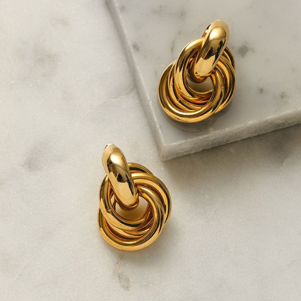 Rania – Geflochtene Designohrringe in Gold